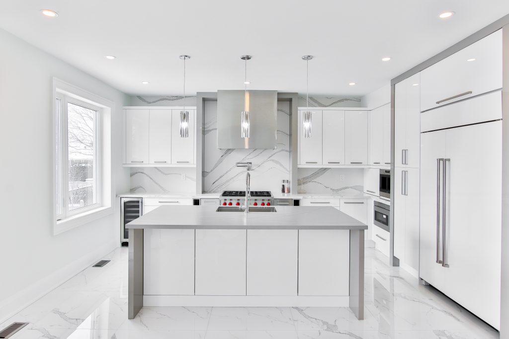 Twenty Gorgeous Black & White Kitchens to Inspire